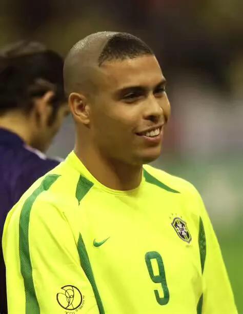 足球世界罗纳尔多教学,足球世界罗纳尔多变向