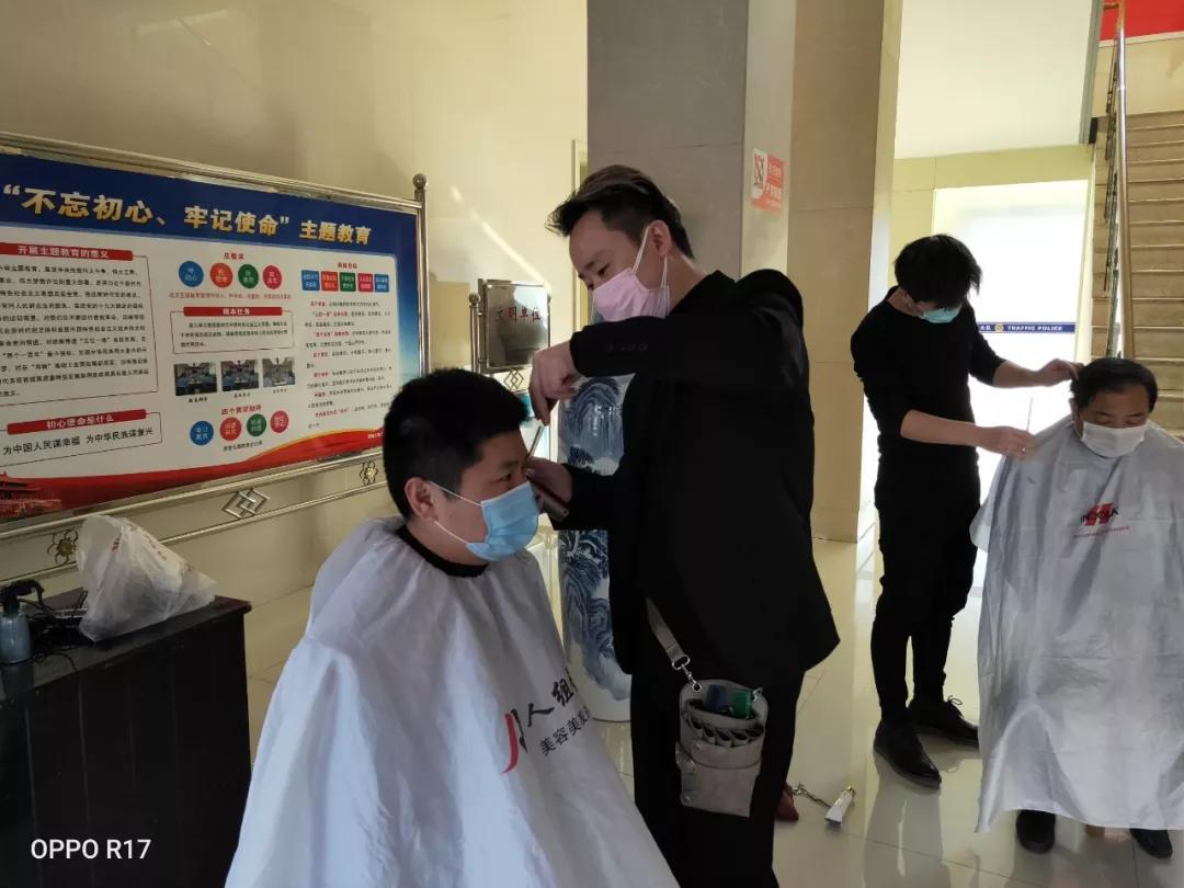 助力抗疫一线民警,党员劳模服务队勇担抗疫粮草官