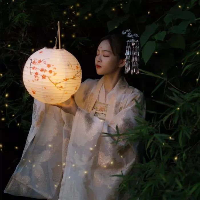 不染世俗的古风女头真人,有意境古风女头真人版