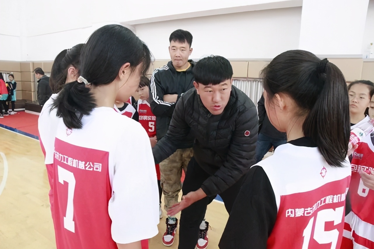 包钢实验二小“小巨人”篮球队再传捷报，再续辉煌