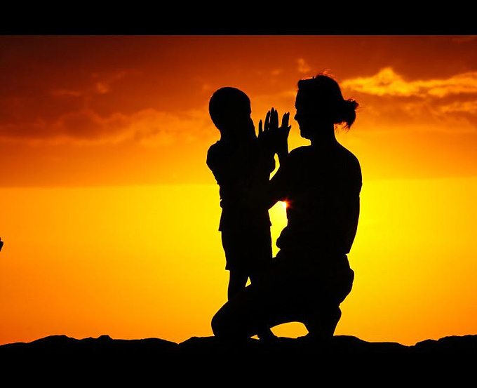 贵州千里背疯母上学,13年前千里背疯母上大学