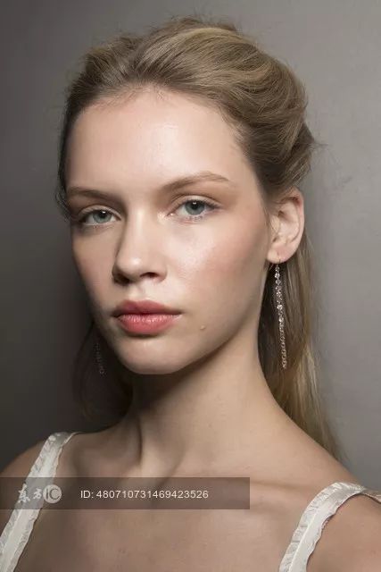 EIGSHOW丨鞠婧祎、李艺彤的仙女春夏妆容能让你美出新高度!