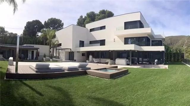 梅西豪宅c罗豪宅,梅西和c罗谁豪宅最好