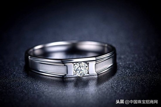 AU750钻石戒指变黑了怎么办？戒指变黑应该如何清洗？