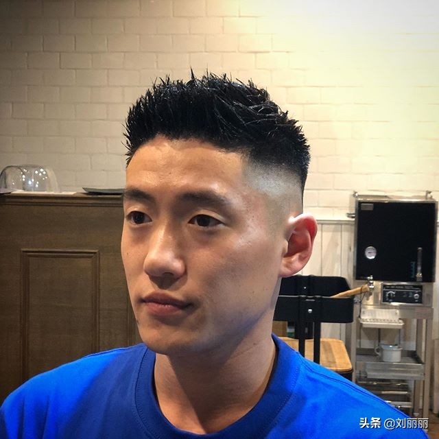 男士周边光发型,男士什么样的发型看起来阳光