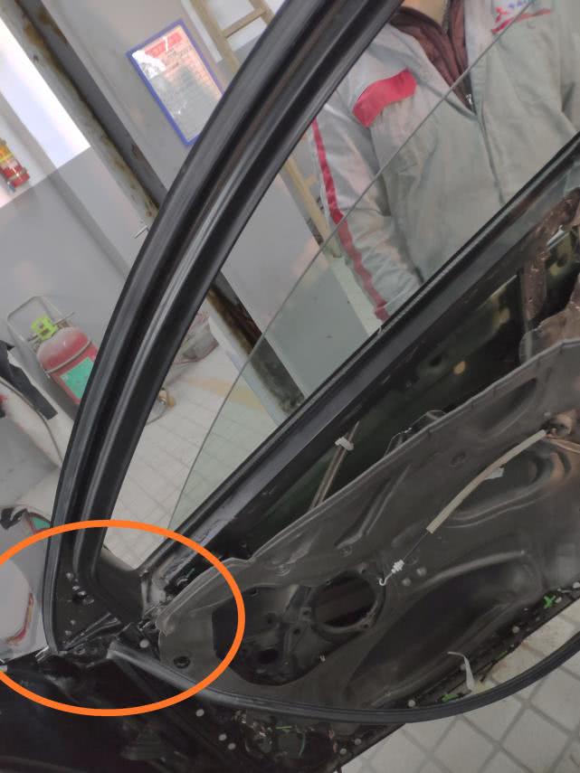 奥迪a6车窗关不上怎么临时关上,奥迪a6换完升降器玻璃升不到顶