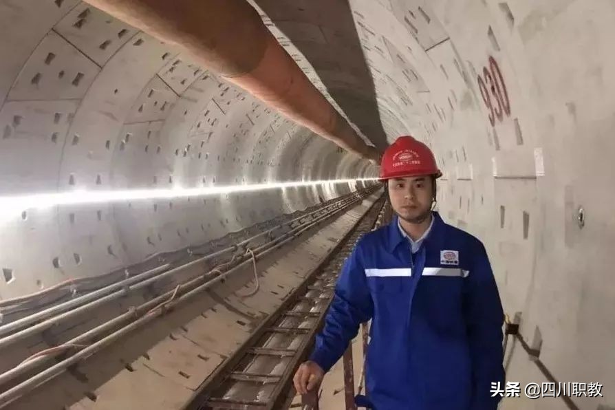 他们都是专科毕业，纷纷进中交、中铁集团，月入上万