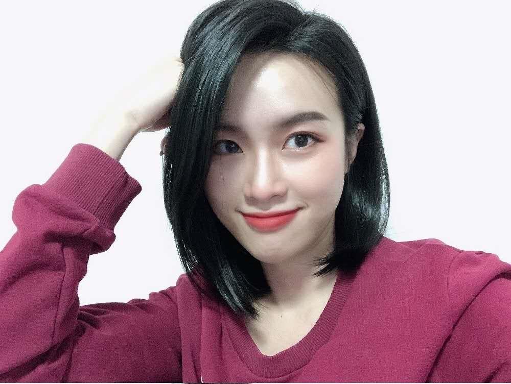 女记者因身材走红,采访因身材爆红的女士