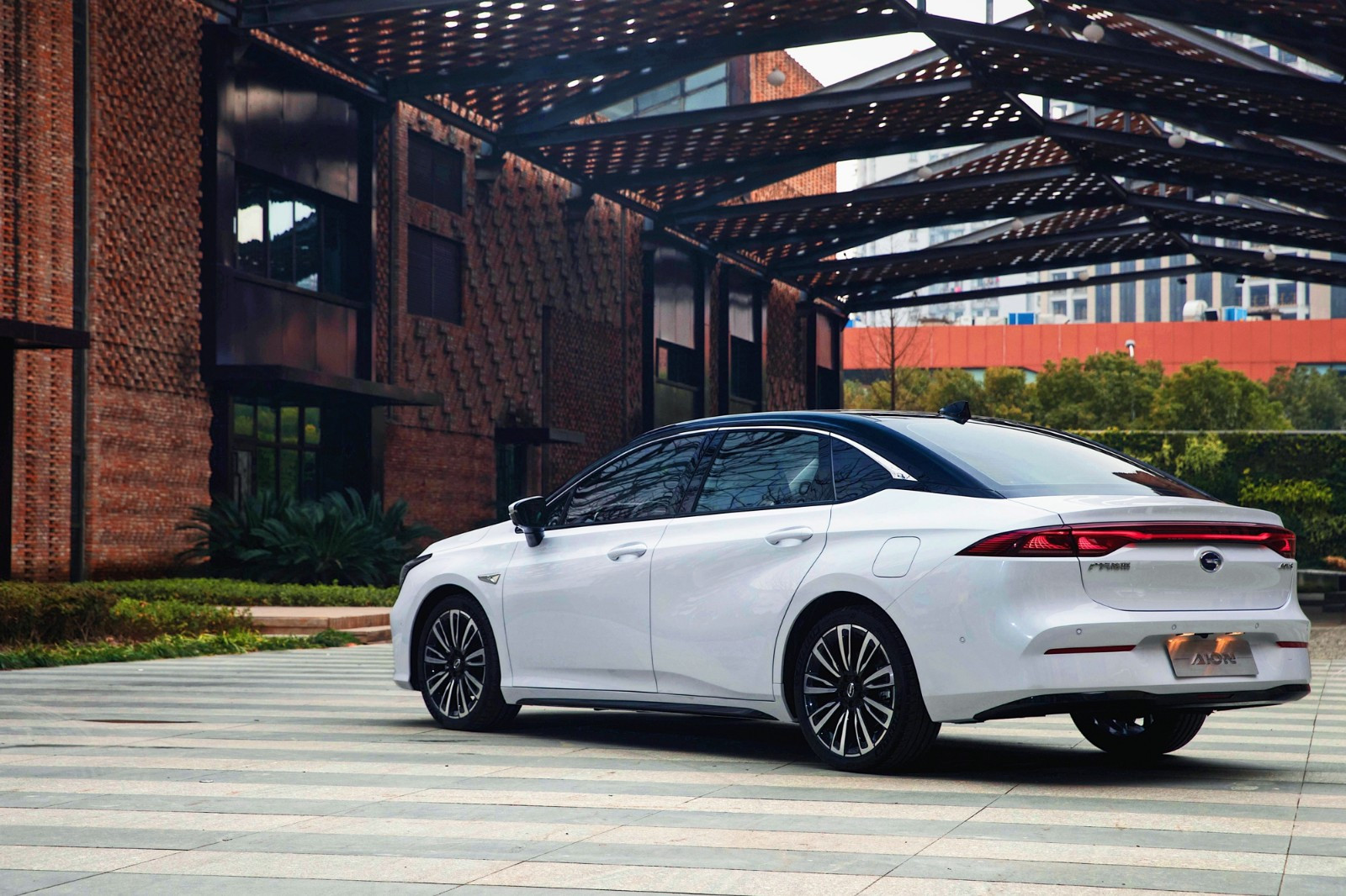 byd电动车新能源2024混动,byd电动车新能源续航1400公里