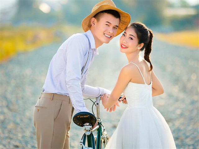 婚礼现场迎宾区布置图片,婚礼迎宾海报要选什么样的照片