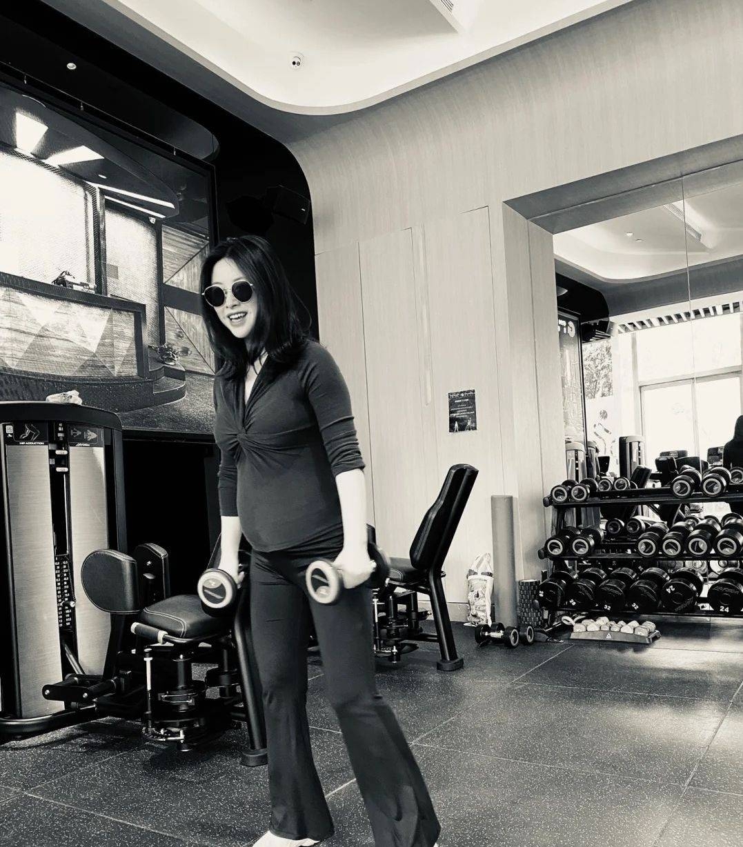 朱珠孕期图片,朱珠产后首次露面感叹当妈不容易