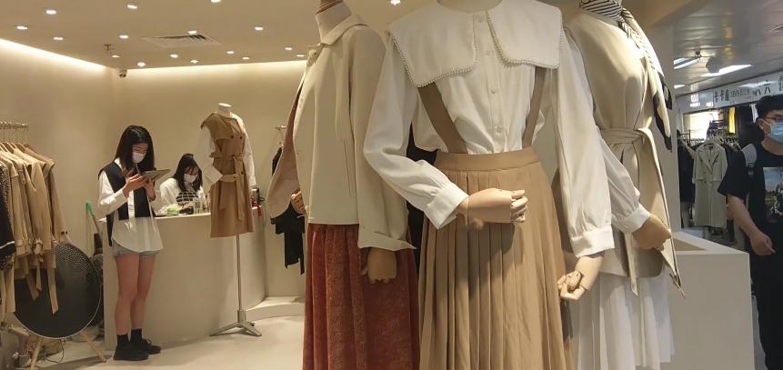 做女装品牌尾货销售工作挣钱么,小白做女装尾货怎么起步