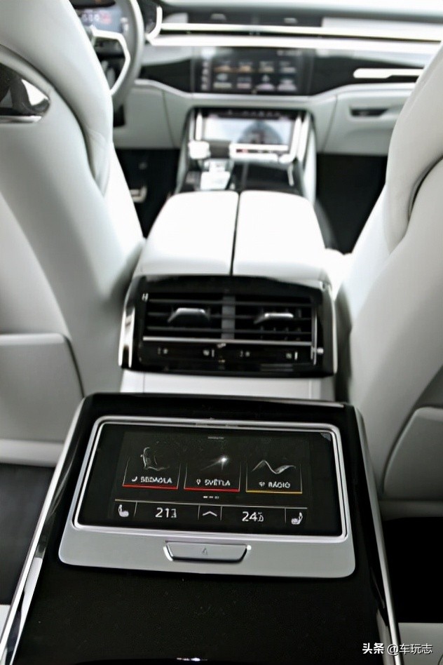 奥迪s82021款60tfsi尊贵版,2022款全新奥迪s83.0t