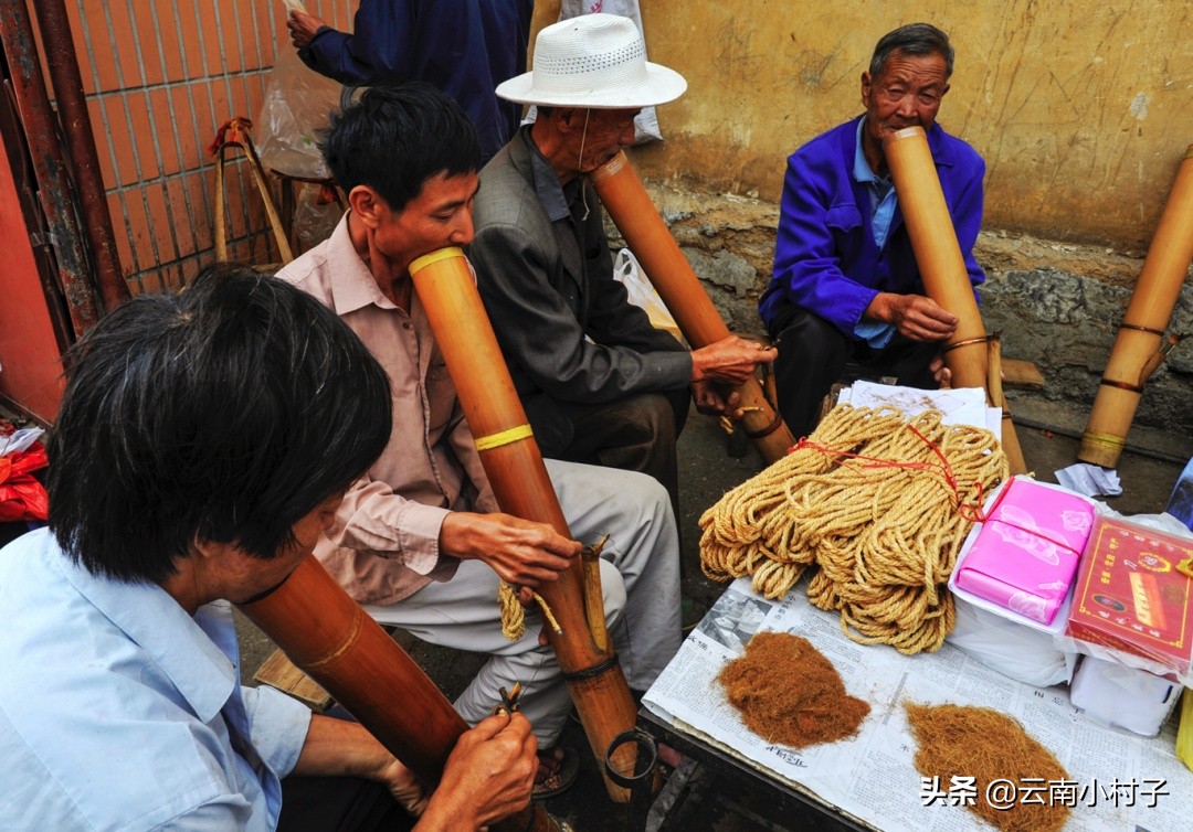云南竹筒烟袋烟丝制作,云南烟丝用什么烟斗抽比较好
