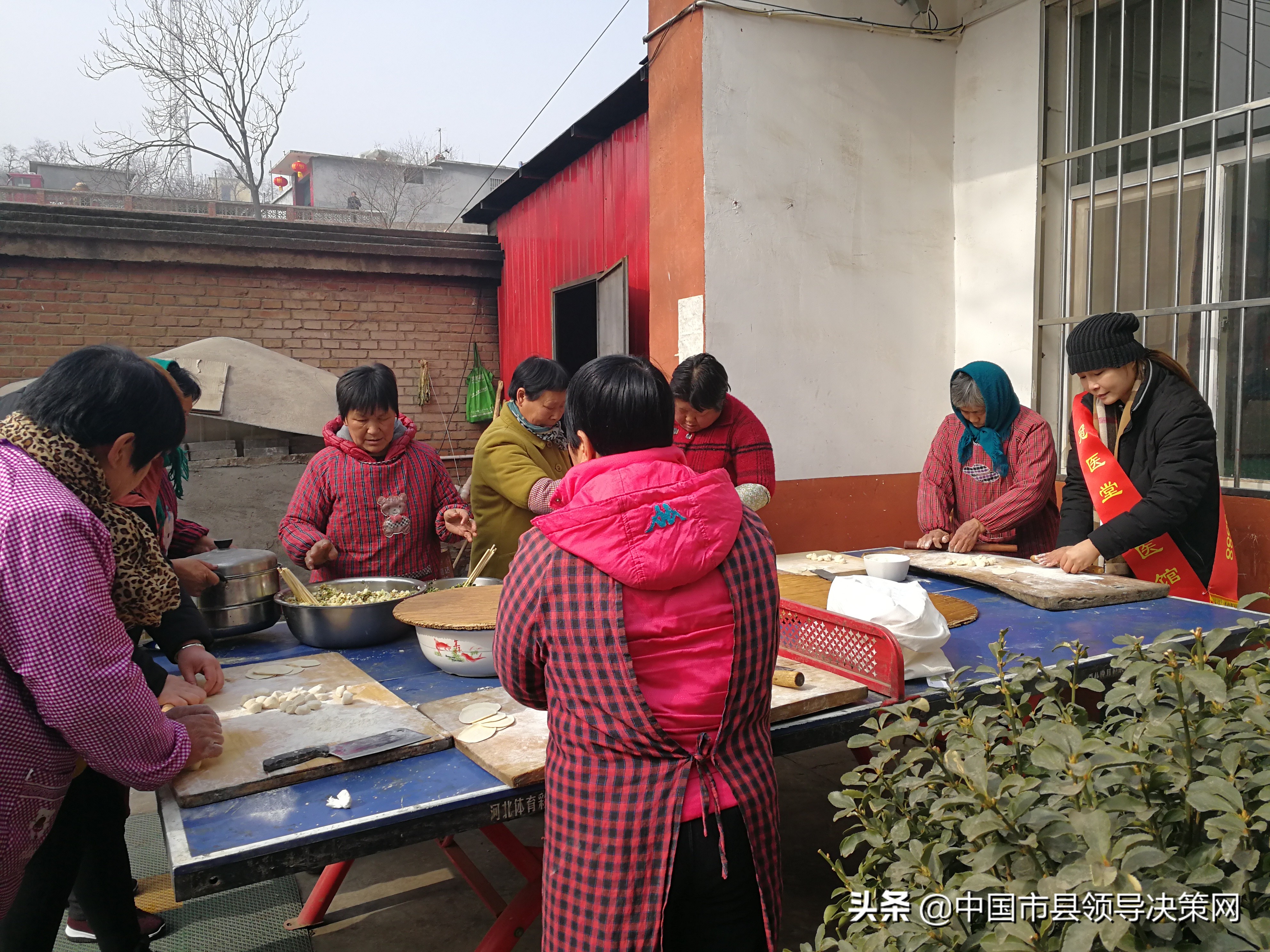 爱心公社年味浓冠医堂国医馆走进元氏牛家庄爱心公社慰问孤寡老人