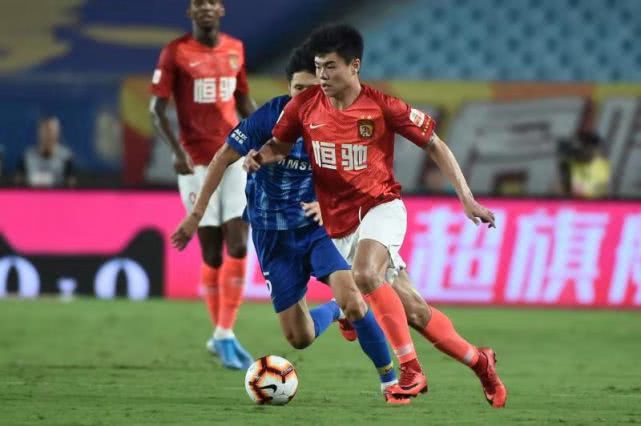 一年的冤屈在夺冠后释怀，你会给本赛季的恒大球员作出什么评价？