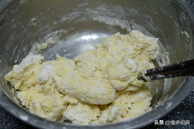 油条怎么做酥脆松软不用酵母牛奶,油条家常做法用酵母粉200克牛奶