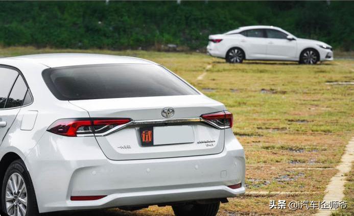 日产轩逸和卡罗拉哪个更值得购买,卡罗拉1.2t精英版比轩逸经典豪华