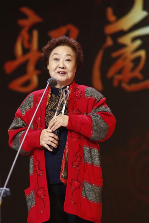 郭兰英脊椎被打断原因,郭兰英脊椎骨折原因