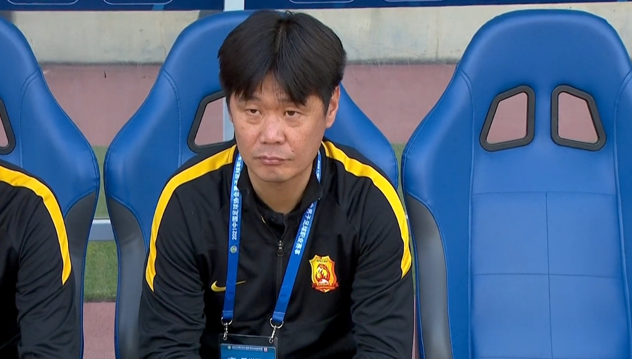 蒿俊闵武汉踢野球,蒿俊闵踹滕卡特