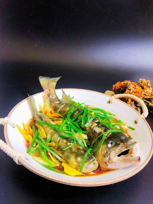 蒸鱼豉油蒸鲈鱼的做法,豉汁蒸鲈鱼的正确做法