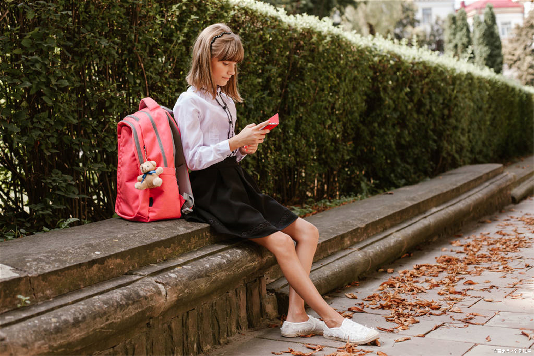 大学四年被当提款机,毕业后男神主动追我,背地里却说我恶心