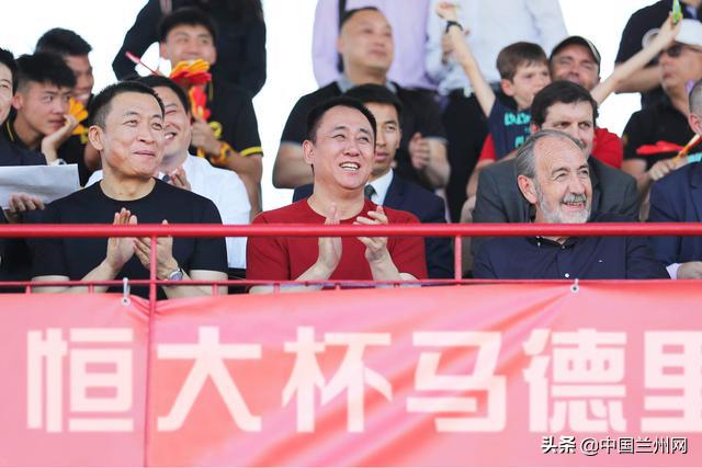 许家印马德里探班青训小球员持续大手笔投入为中国足球青训事业贡献力量