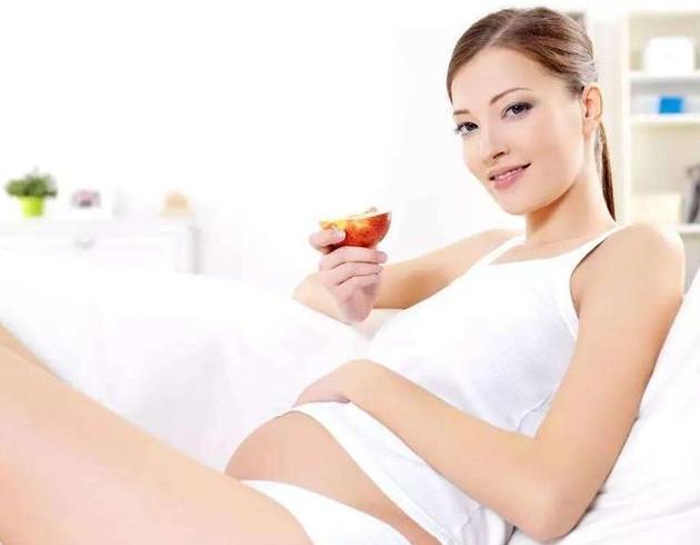 “国产最黑宝宝”火了,被爸爸贴月牙COS包青天,宝妈:我很无奈