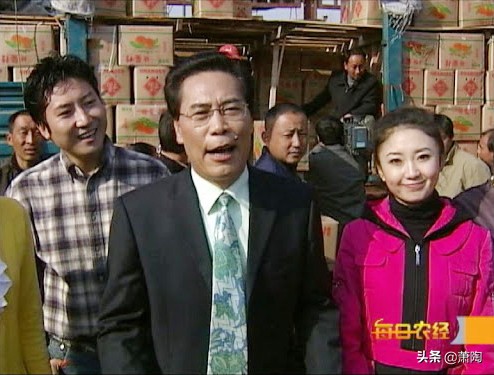 李谷一替他改名侯耀文将他收编他却是马季徒弟他搭档更了不得