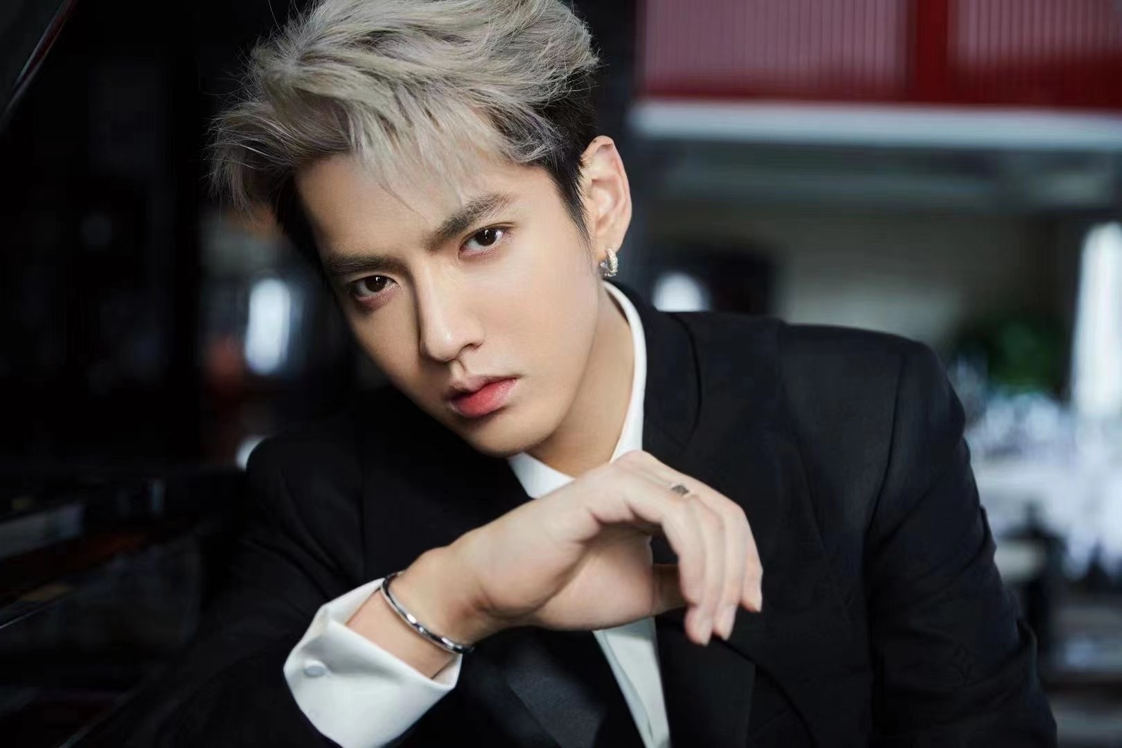 兰蔻反复横跳，立白趁机内涵，看看商人们如何从吴亦凡事件中获利