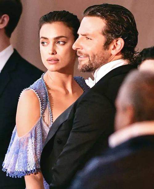 考试不过、恋情不顺，金·卡戴珊很崩溃；侃爷却已开心跨入新恋情