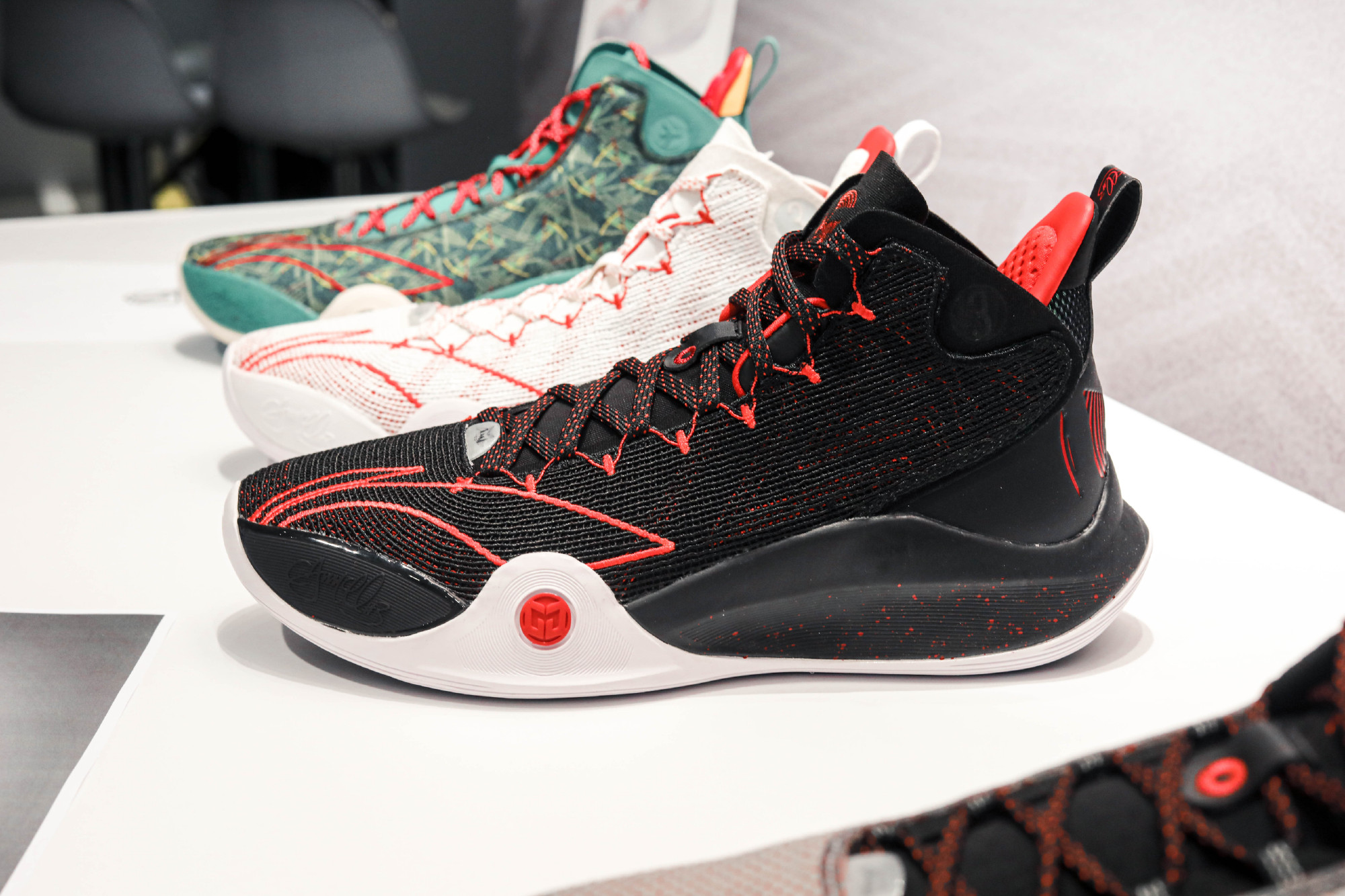 虚荣OR求实？KT7代配置拉满，CJ1代力求高端，安踏和李宁你爱谁？