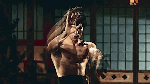 70岁罗文导演病逝，他电影里的女主钟丽缇，关之琳，今何在？