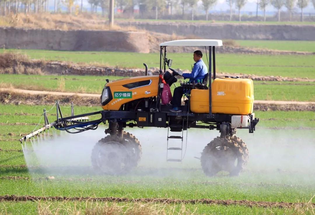 春耕复产农事忙,春耕时节服务忙