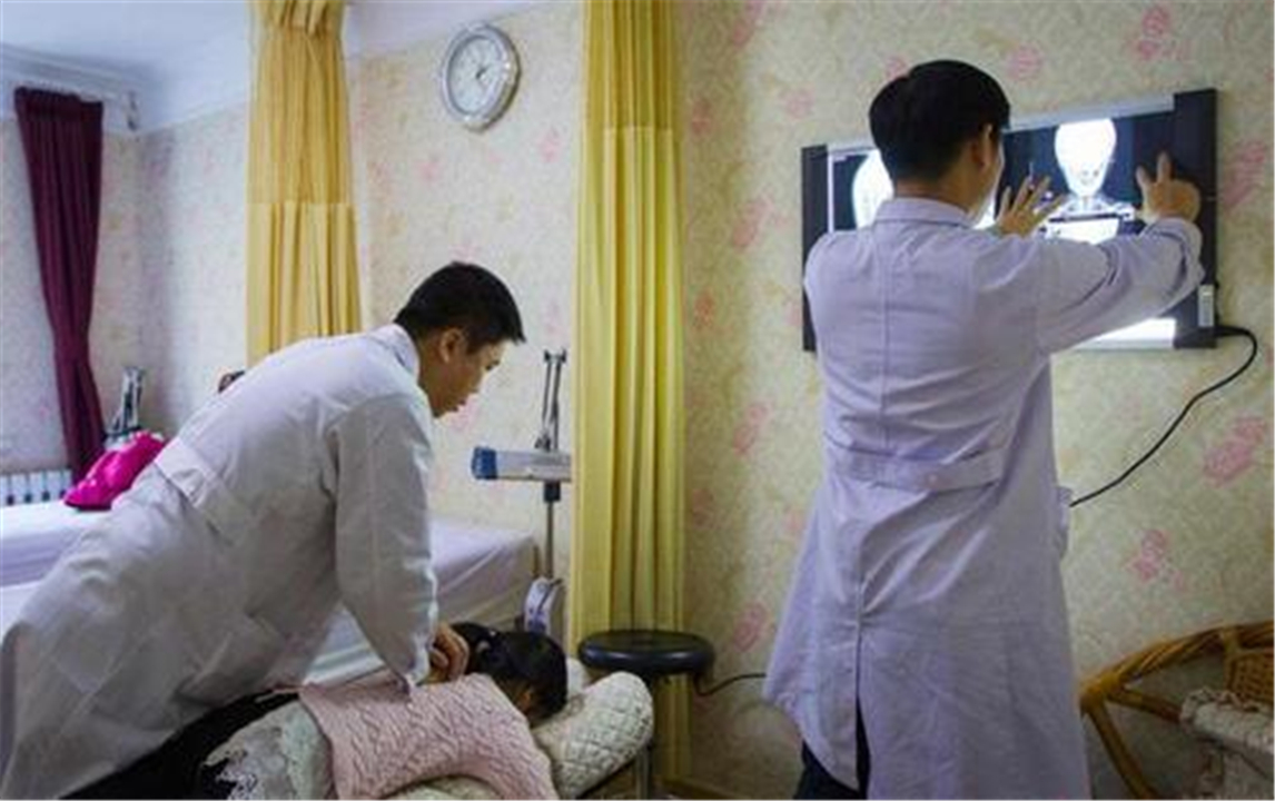 催乳师成高薪行业，男技师受追捧，过来人：为了哺乳，可接受