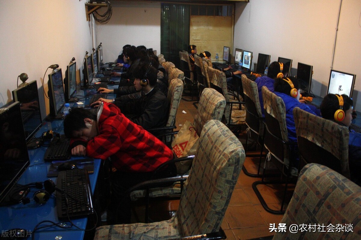 十年网吧大神视频,那些年网吧角落的神秘大神