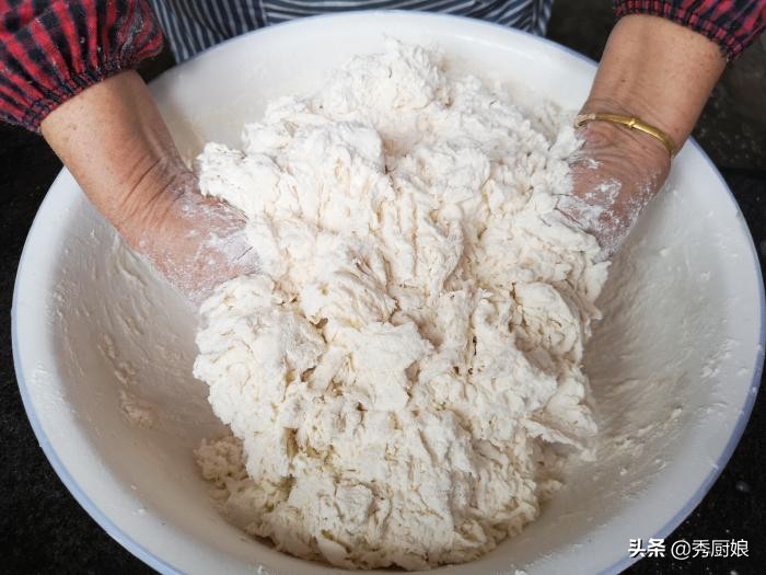 高筋面粉中筋低筋区别,高筋面粉与中筋低筋粉有什么区别