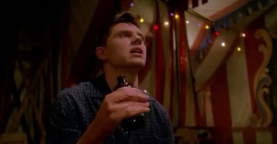 家暴谋杀却逍遥法外，先天畸形反而助长“龙虾男孩”的邪恶