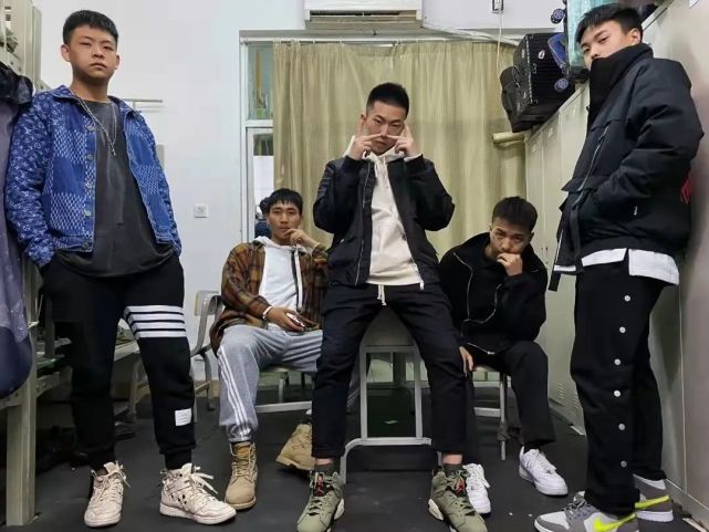 围观海联优（qi秀（pa宿舍群名，不服来battle