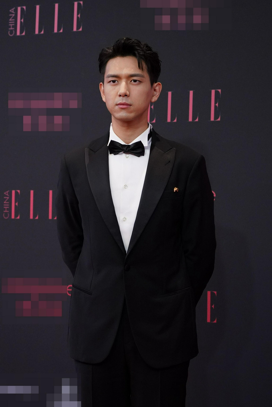 李现蔡徐坤颁奖照片合照,李现蔡徐坤红毯