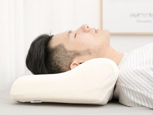 趴着睡觉会导致面部变形吗,睡觉侧着睡脸部会变形吗