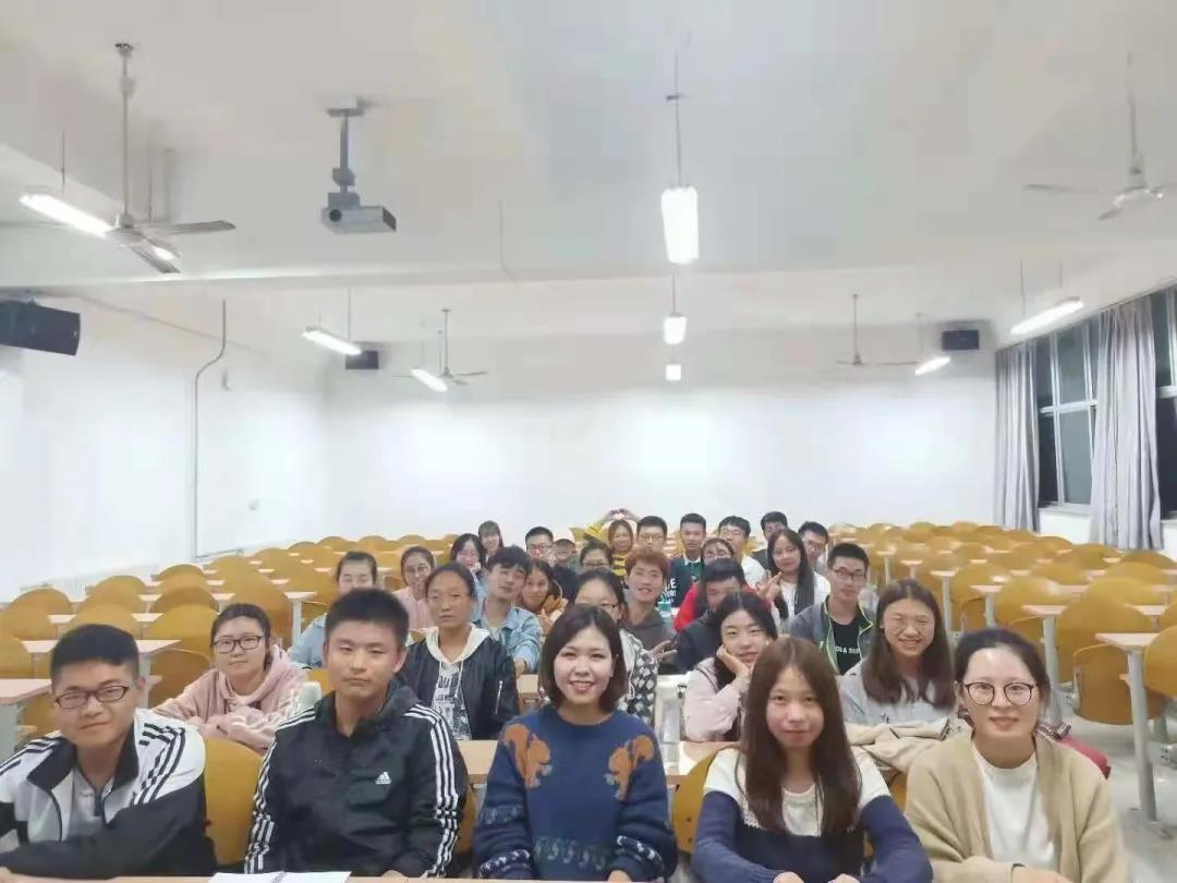 她是女神硕导，也是国际咖啡师，山东神仙老师成功打造爆款课堂！