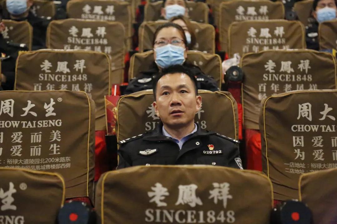 主题党日活动观看脱贫攻坚电影 (观看脱贫攻坚影片马兰花开的意义)