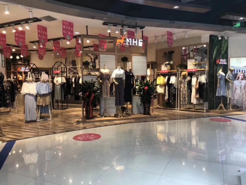 艾蔻mhe轻奢女装,mhe艾蔻女装红色毛衫