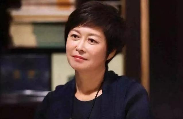 央视主持人敬一丹结过几次婚,敬一丹26岁嫁亿万富翁现如今怎样