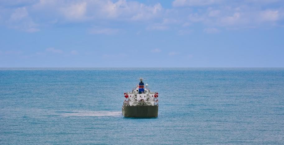 东倒西歪！ONEAPUS载着残存的集装箱，狼狈返航