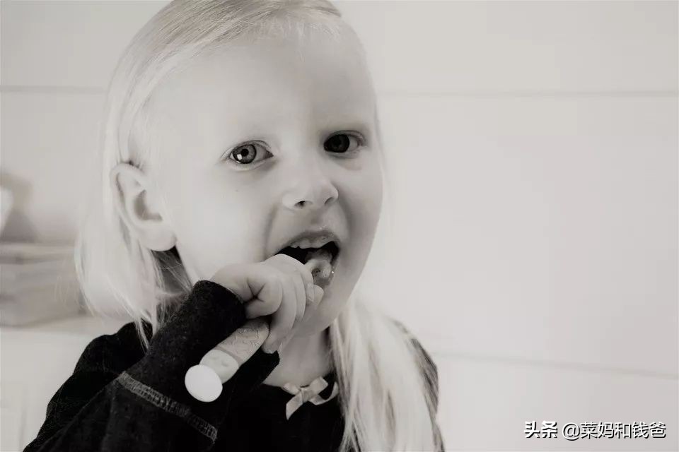 宝宝牙膏选择的正确方法,给宝宝挑选牙膏关键看什么