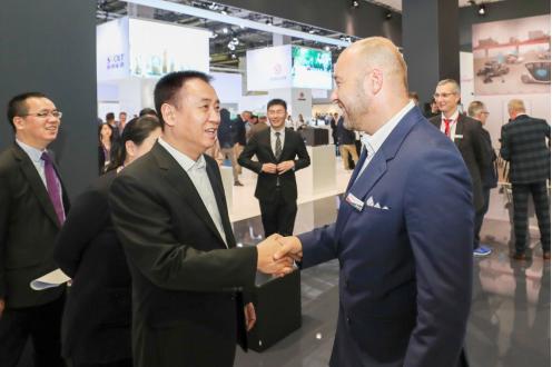 许家印恒驰现状,许家印携管理团队体验恒驰