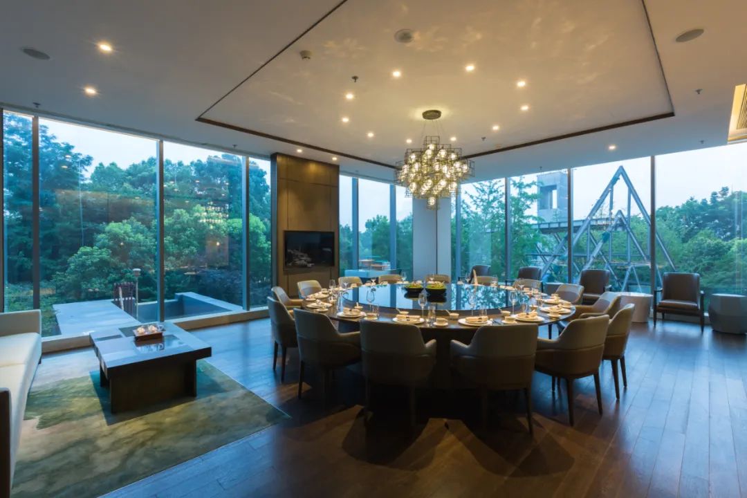 夜游盛世钱塘，赏绚烂灯光秀，打卡杭州钱江新城万豪酒店