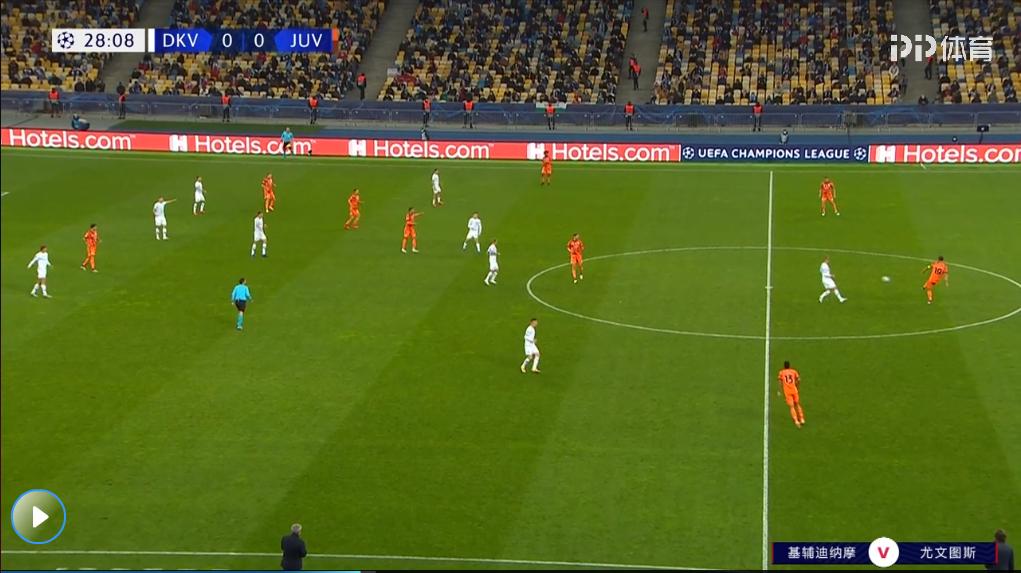 什么样的中场更适合现代足球,中场转身摆脱